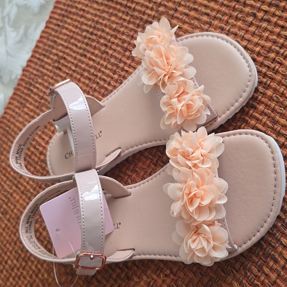 CHRISTIE & JILL BRAND LITTLE GIRL'S PALE PINK STRAPPY FLATS SIZE 2